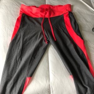 🔥SIX🔥pairs of work out pants! Great deal!